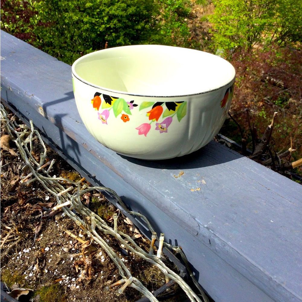 Halls Superior Quality Nesting Bowl Crocus Pattern